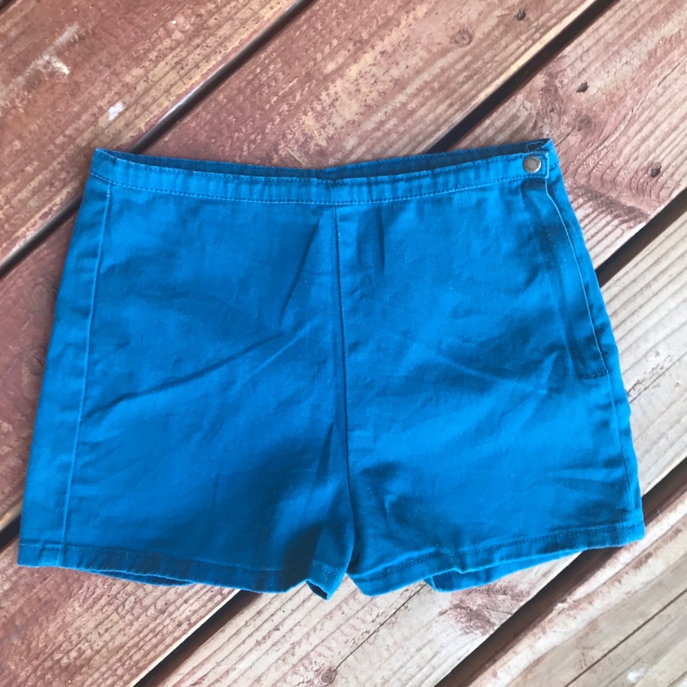 High waisted blue “I love H81” shorts sz 26
